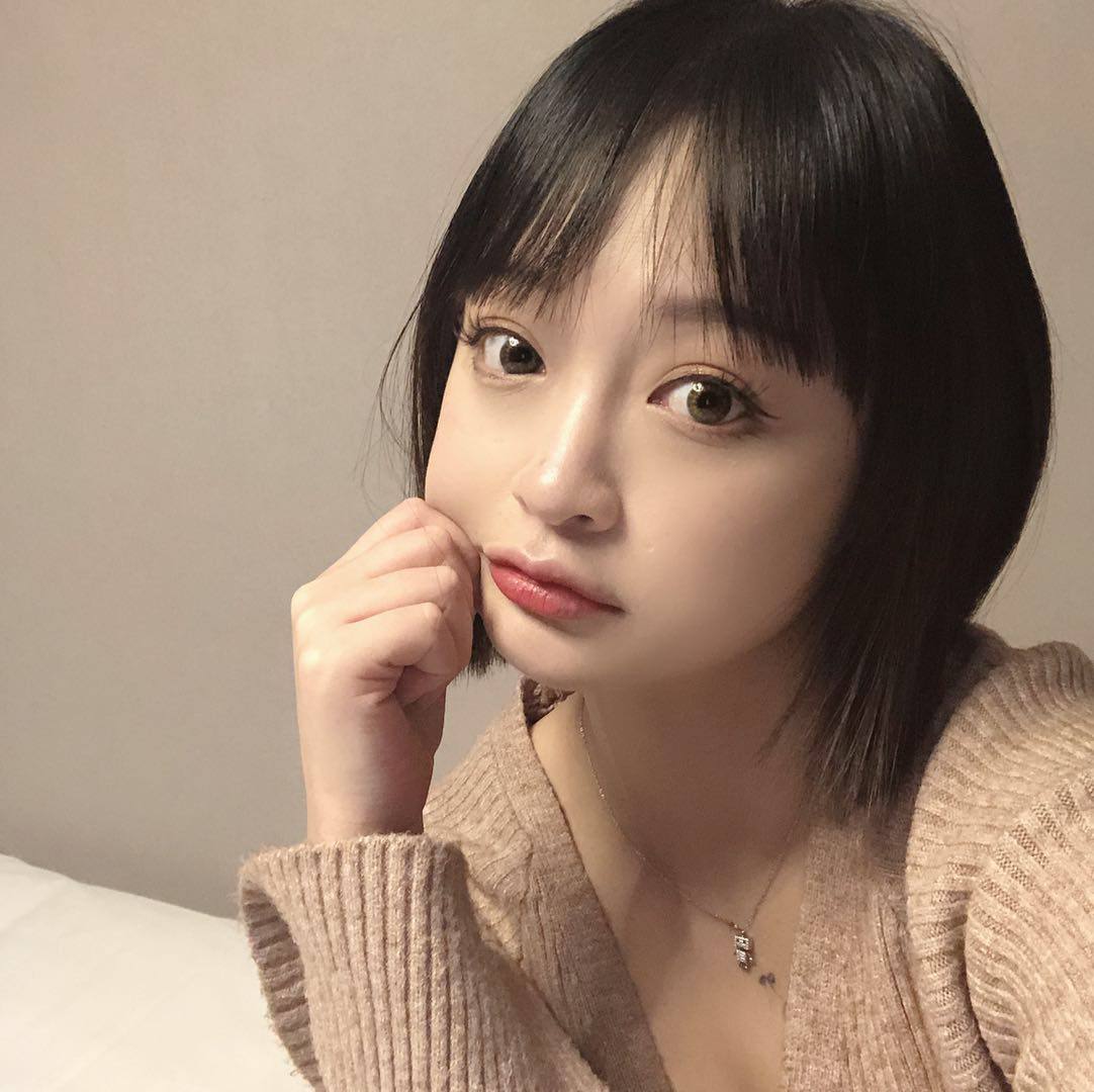 肉嘟嘟的上班族白领